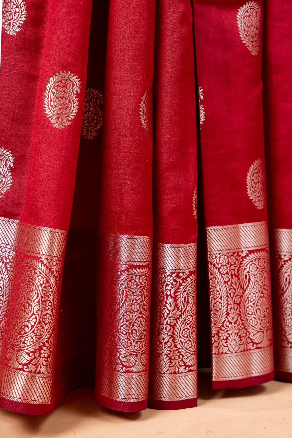 Rea Pure Chiniya Silk Saree In Silver Zari Accents