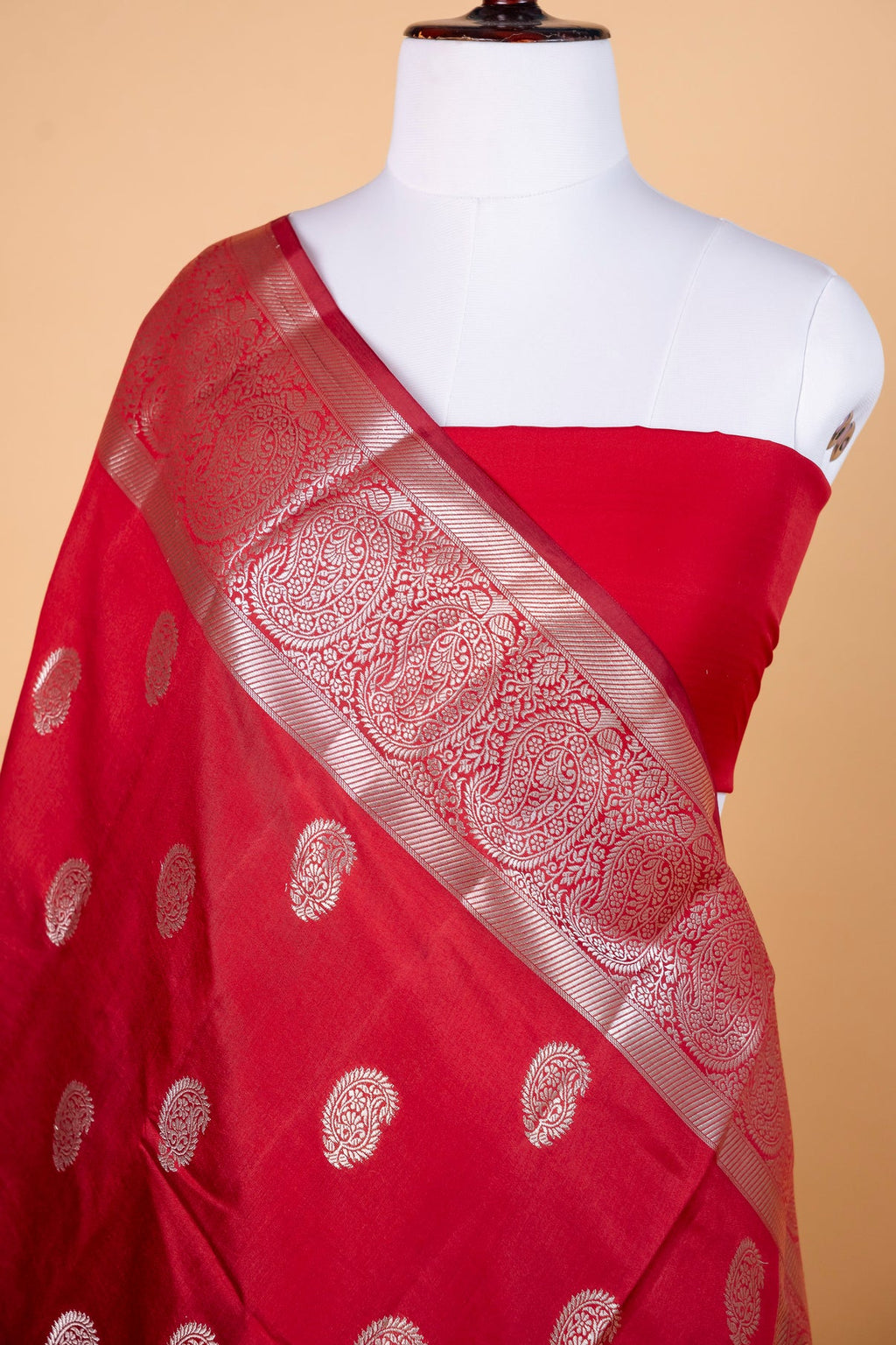 Rea Pure Chiniya Silk Saree In Silver Zari Accents