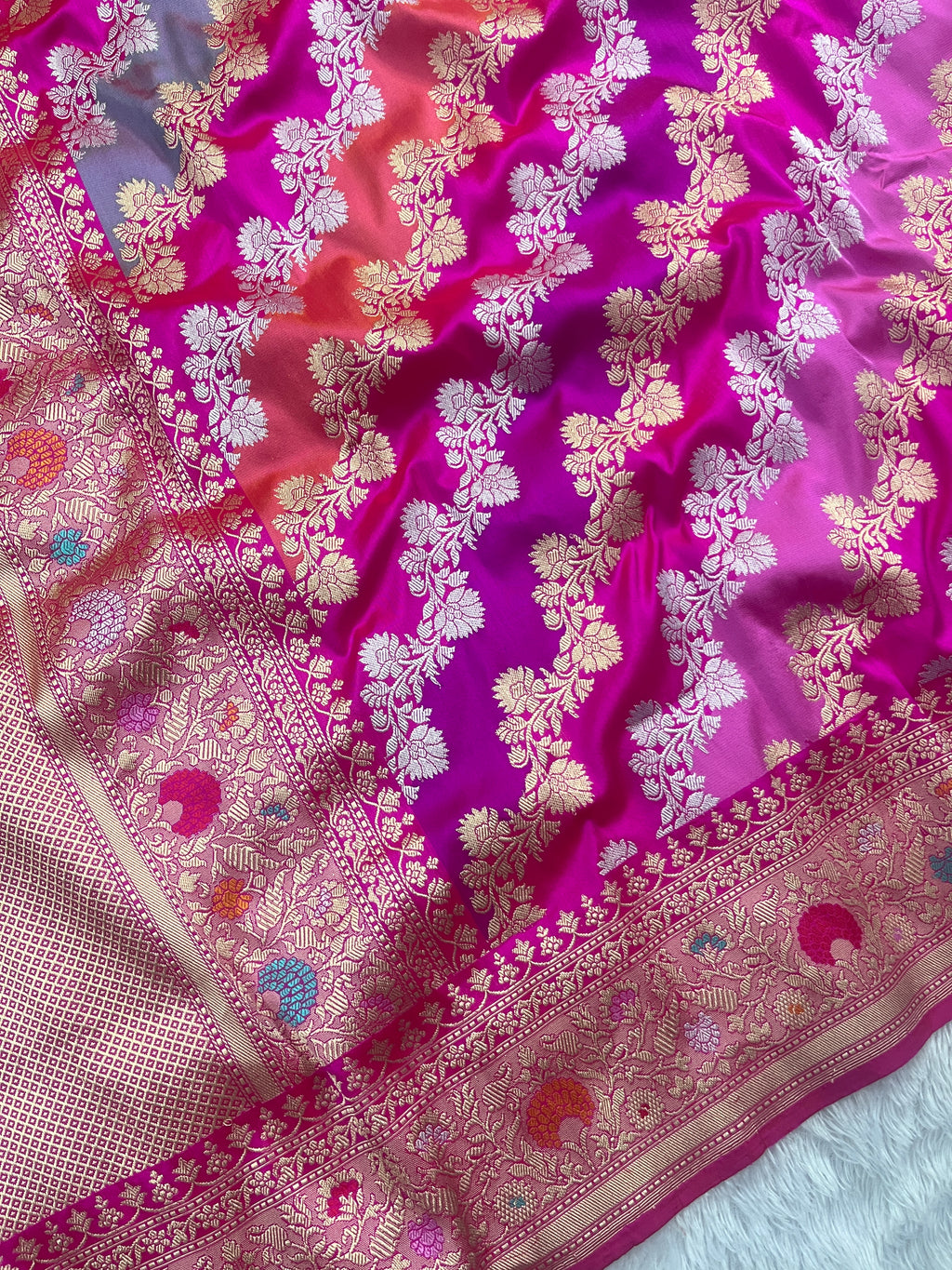 Rangkat Banarasi Handloom Pure Katan Silk Saree Pure Golden Zari Work
