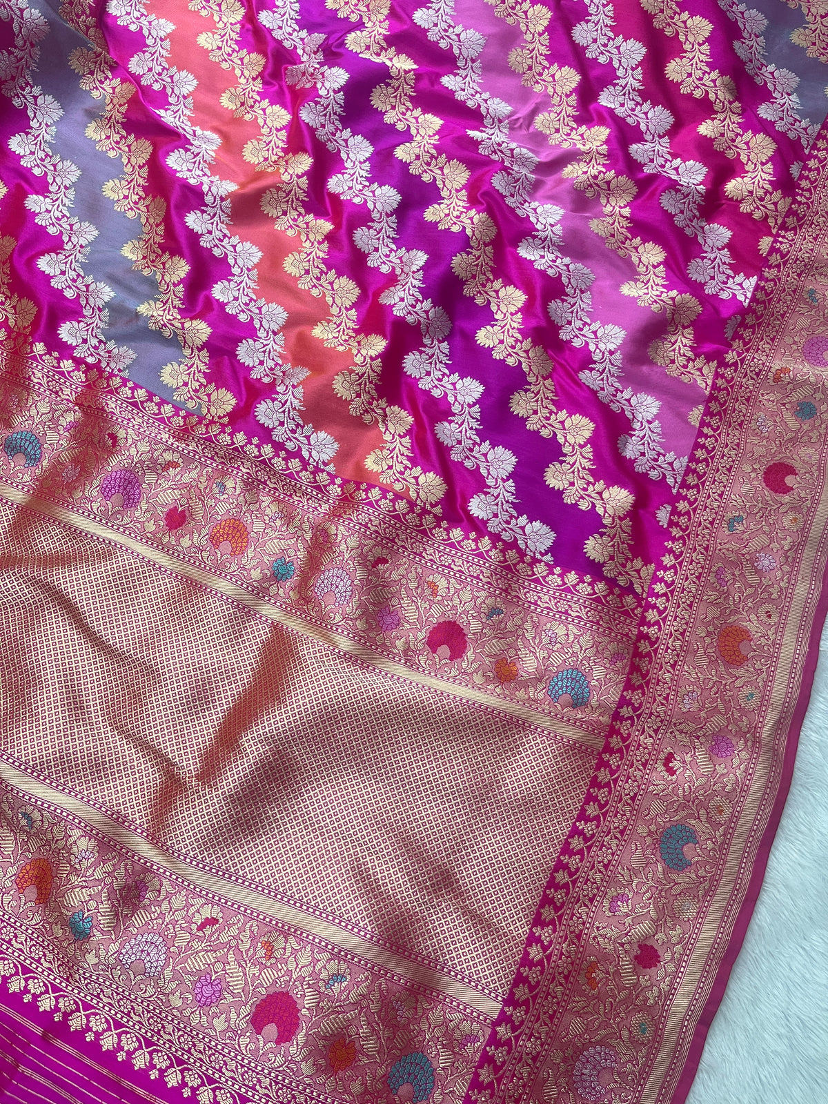 Rangkat Banarasi Handloom Pure Katan Silk Saree Pure Golden Zari Work