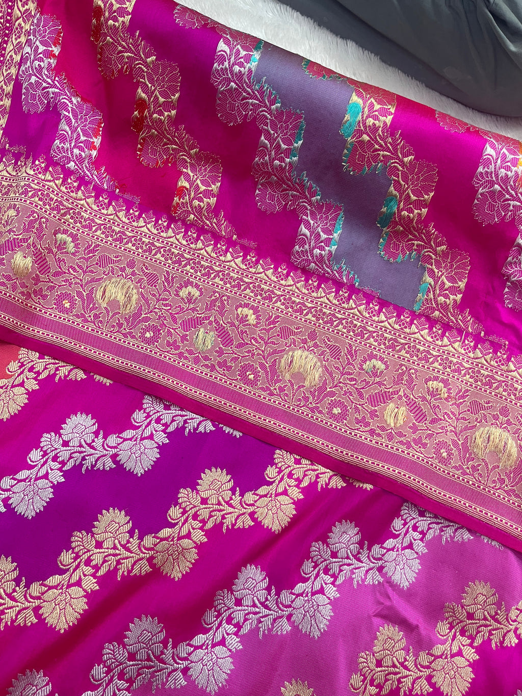 Rangkat Banarasi Handloom Pure Katan Silk Saree Pure Golden Zari Work