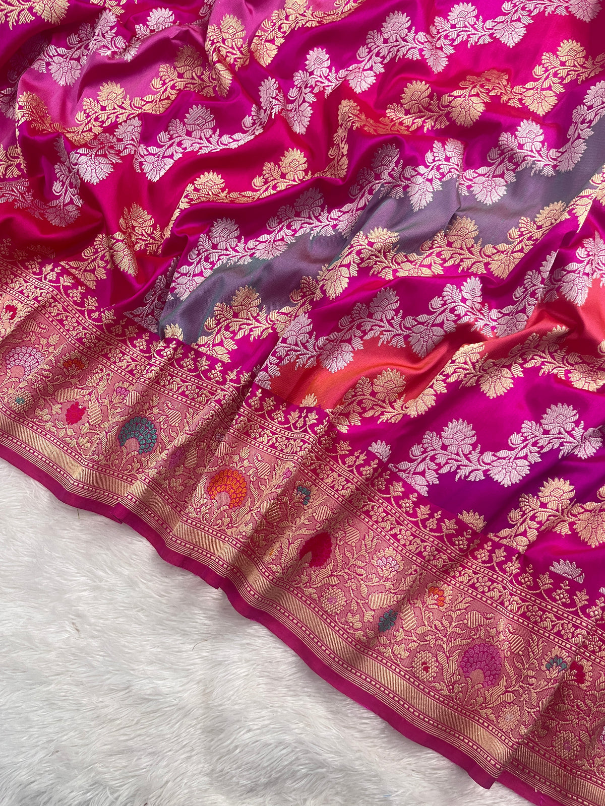Rangkat Banarasi Handloom Pure Katan Silk Saree Pure Golden Zari Work