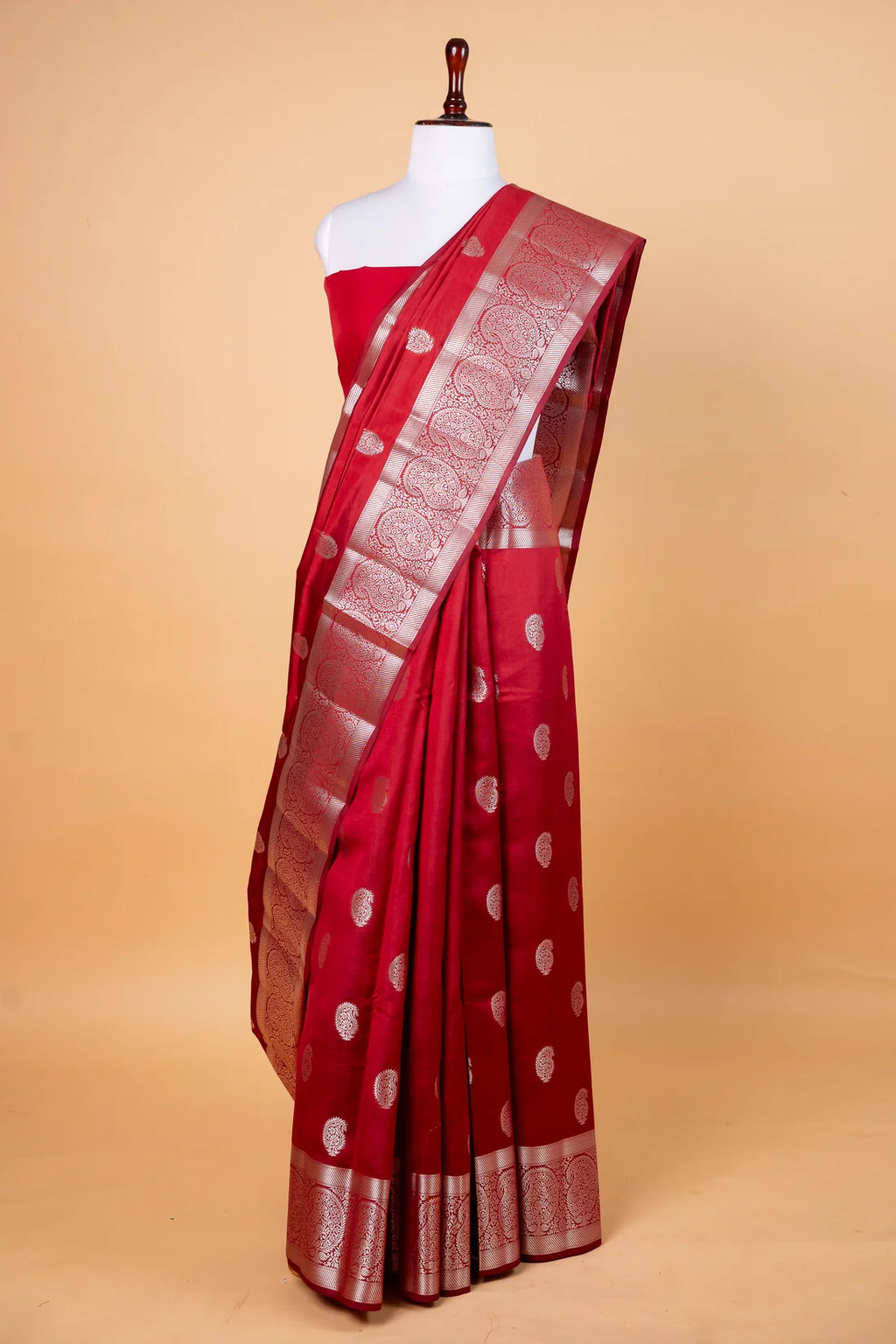 Rea Pure Chiniya Silk Saree In Silver Zari Accents