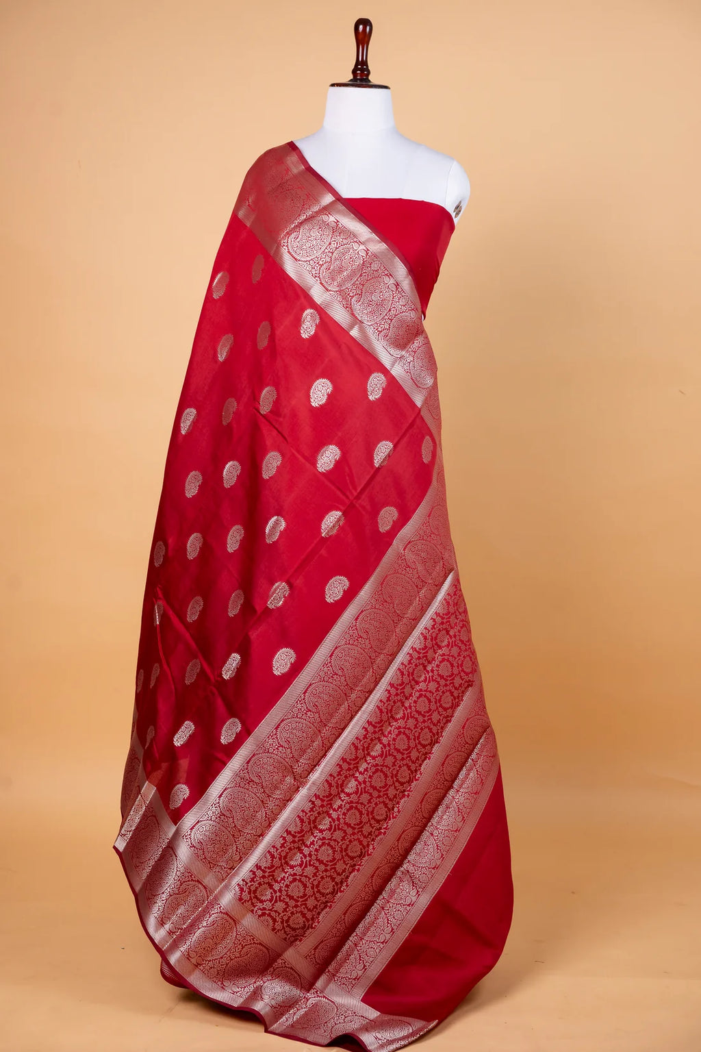 Rea Pure Chiniya Silk Saree In Silver Zari Accents